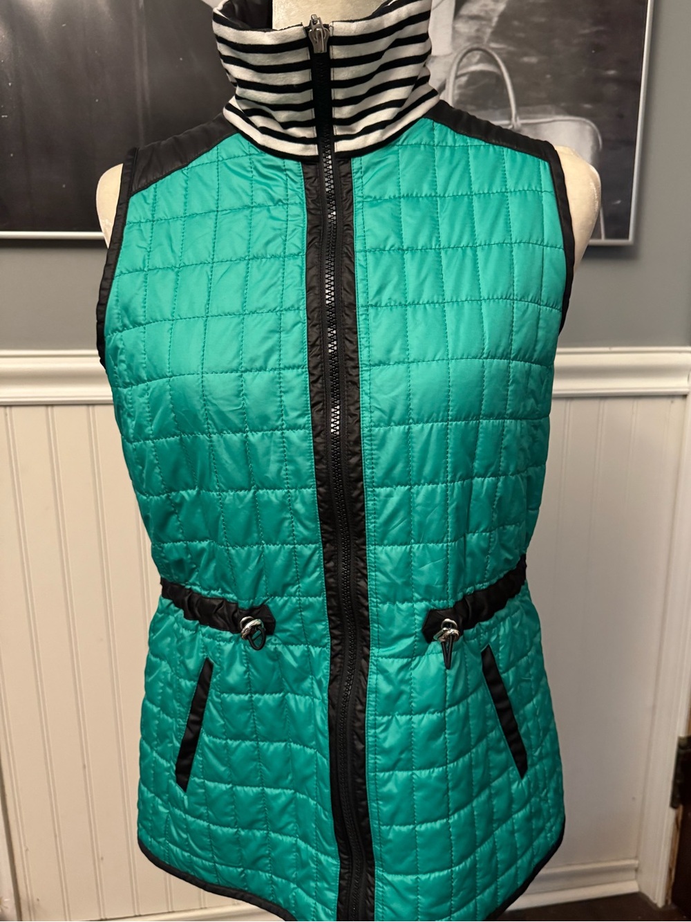 Chico’s Zenergy Green Quilted Puffer Vest Black White Striped Neck Chico Size 0